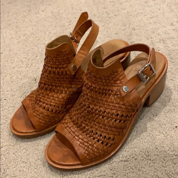 rag & bone Shoes - Rag & bone tan leather Wyatt sandal heel 6